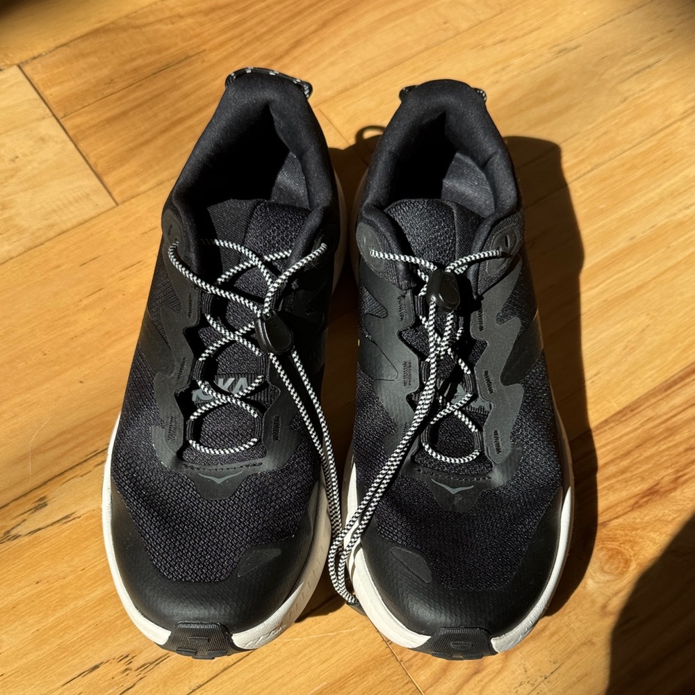 Women’s HOKA transport